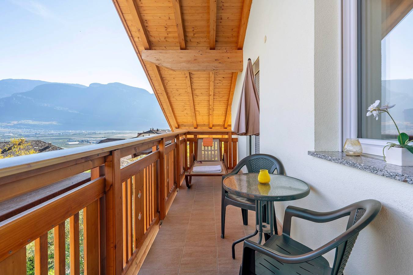 Entire apartment, Apartment 'Kastelaz' with Mountain View, Shared Garden and Wi-Fi in Tramin an der Weinstraße, Nonsberg Group