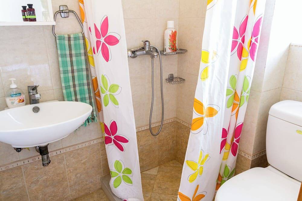 Entire apartment, Single studio with Kitchen, 3 minutes (by foot) to the Beach & Hiking paths. in Karpathos