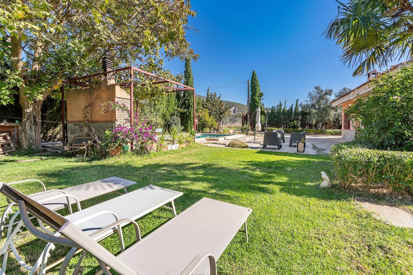 Casa rural "A Pie De Sierra Nigüelas" con vistas a la montaña, piscina privada y Wi-Fi in Nigüelas, Provincia de Granada
