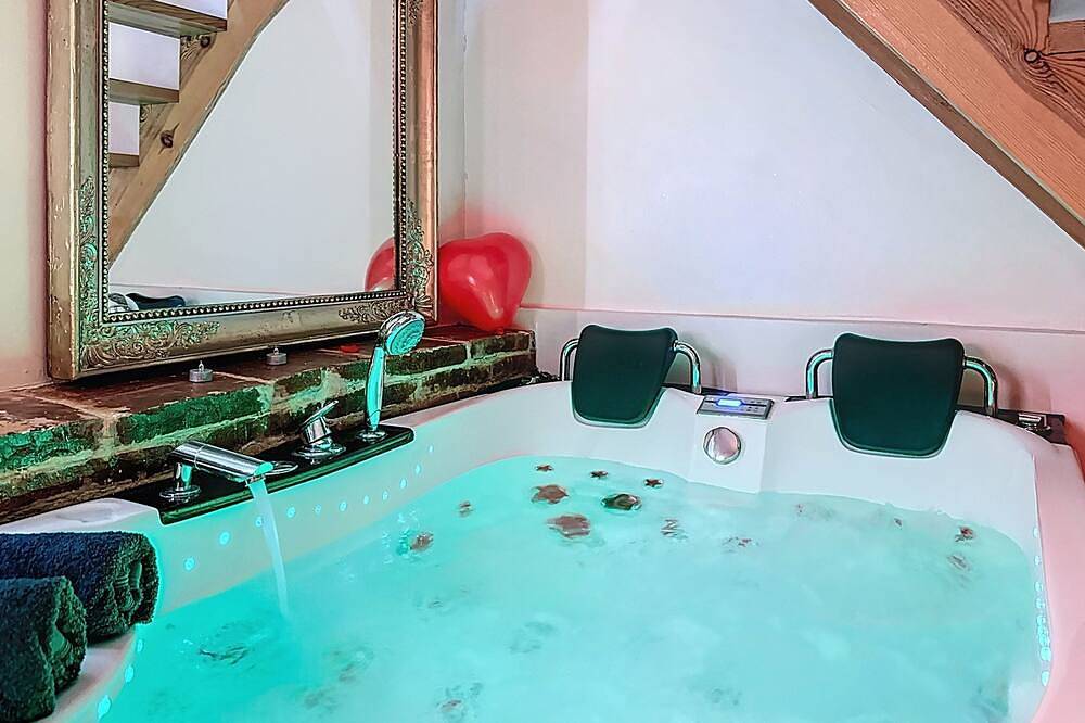 L'Antre vue - jacuzzi au château in Belberaud, Canal du Midi