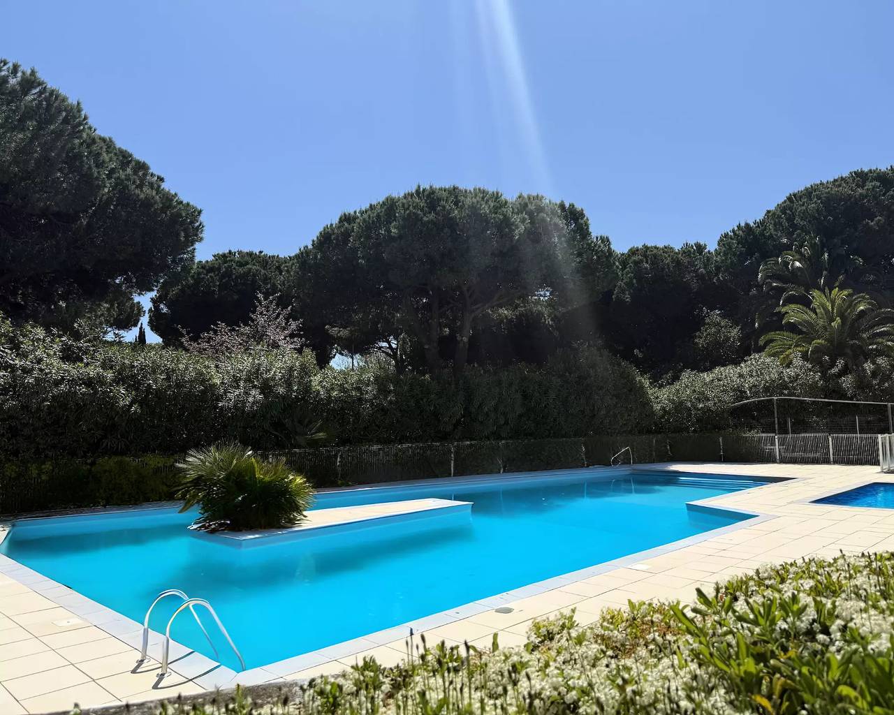 Apartamento entero, Fleurie 1, renovar con gusto esta encantadora planta baja con piscina y aparcamiento in La Grande-Motte, Côte d'Améthyste