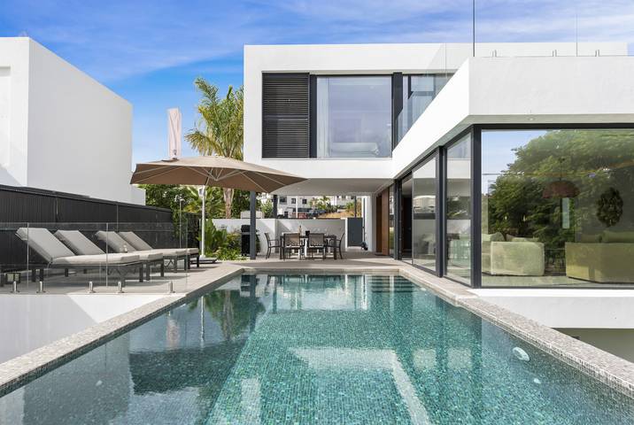 Casa rural para 8 personas, con Balcón y Terraza además de Jardín y Piscina en Estepona