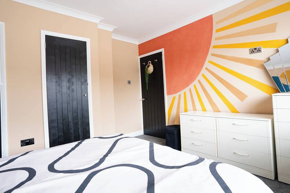 Retro Margate Getaway | Sleeps 6 | 10 Minute Walk to Beach & Old Town in Botany Bay, Kent