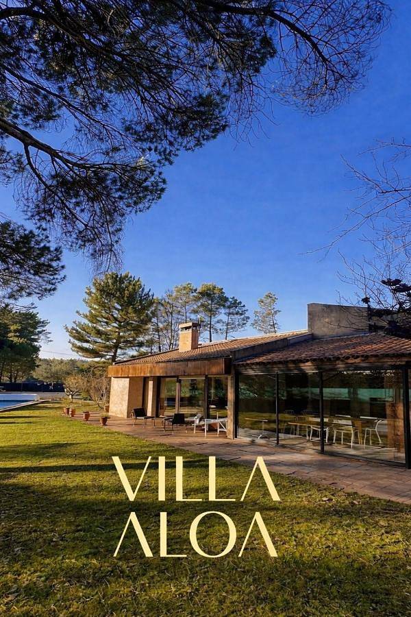 Location de vacances pour 8 personnes, avec Terrasse et Jardin ainsi que Piscine et Vue à Mercuer