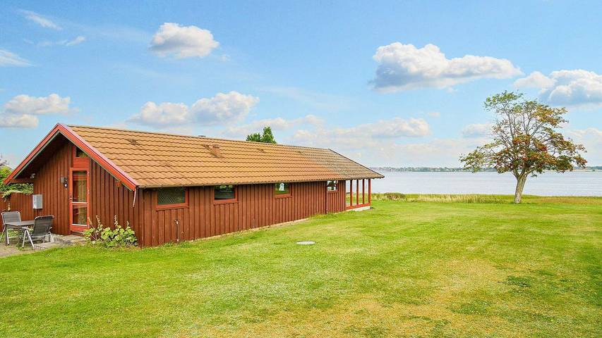 Ferieudlejning for 5 personer, med udsigt og have i Frederikssund