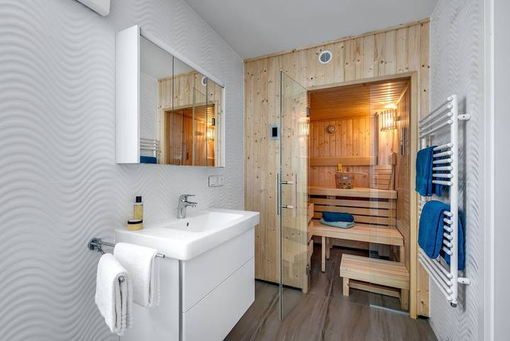 Ganze Wohnung, Horizont: Exklusive Ostsee-Ferienwohnung mit Sauna, Meerblick und Strandnähe in Olpenitz, Kappeln