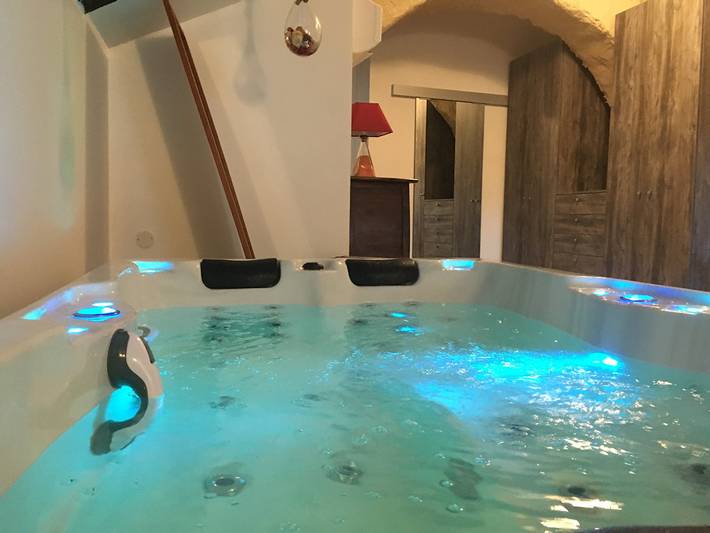 Chambre d’hôte pour 2 personnes, avec jacuzzi ainsi que terrasse et sauna dans l' Hérault - 2