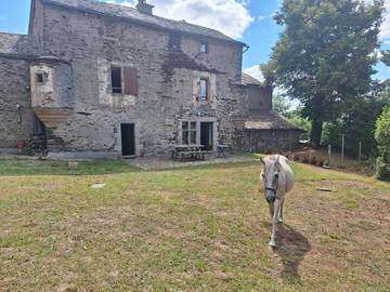 Cottage pour 5 personnes, avec vue ainsi que terrasse et jardin, animaux acceptés à Comps-la-Grand-Ville