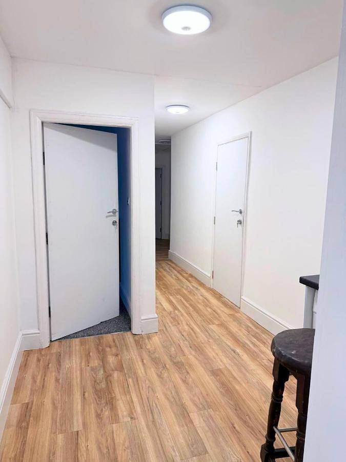 Entire holiday apartment, Double Room with Private Bathroom in Warrington, Cheshire