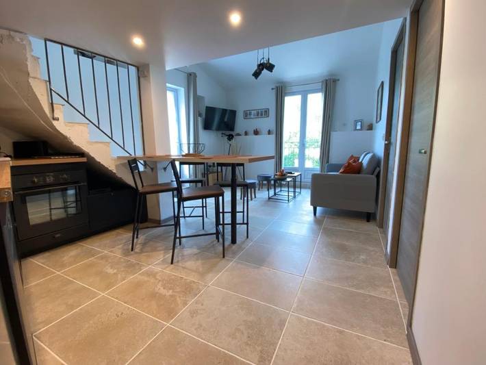 Location de vacances pour 6 personnes, avec vue ainsi que jardin et piscine à Reillanne - 2