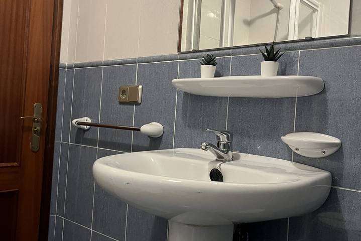 Entire apartment, Cozy Apartment Near Cudillero's Coast and Restaurants in Cudillero, Costa Verde (Spain)