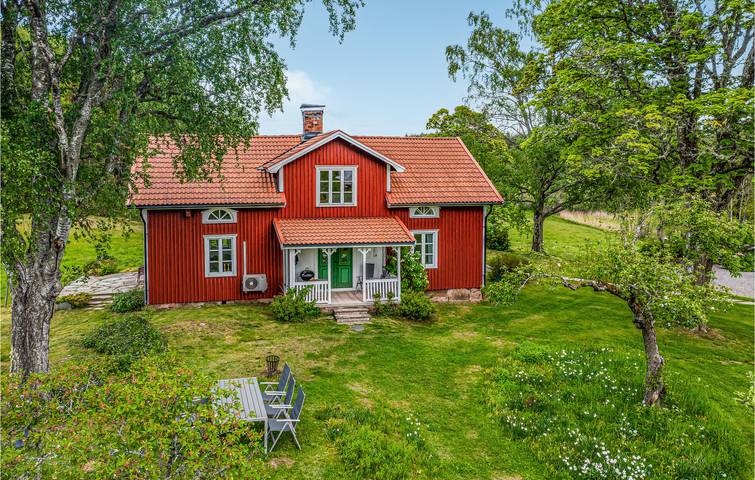 Hus för 10 Personer med trädgård in Värmland
