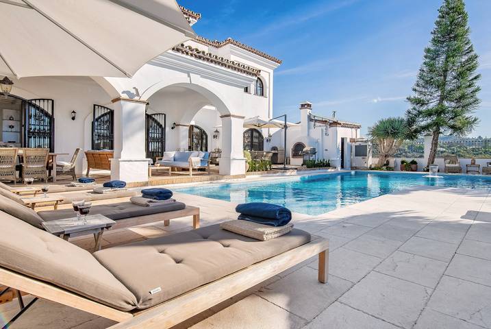 Villa per 12 persone, con Balcone e Idromassaggio nonché Terrazza e Giardino a Marbella
