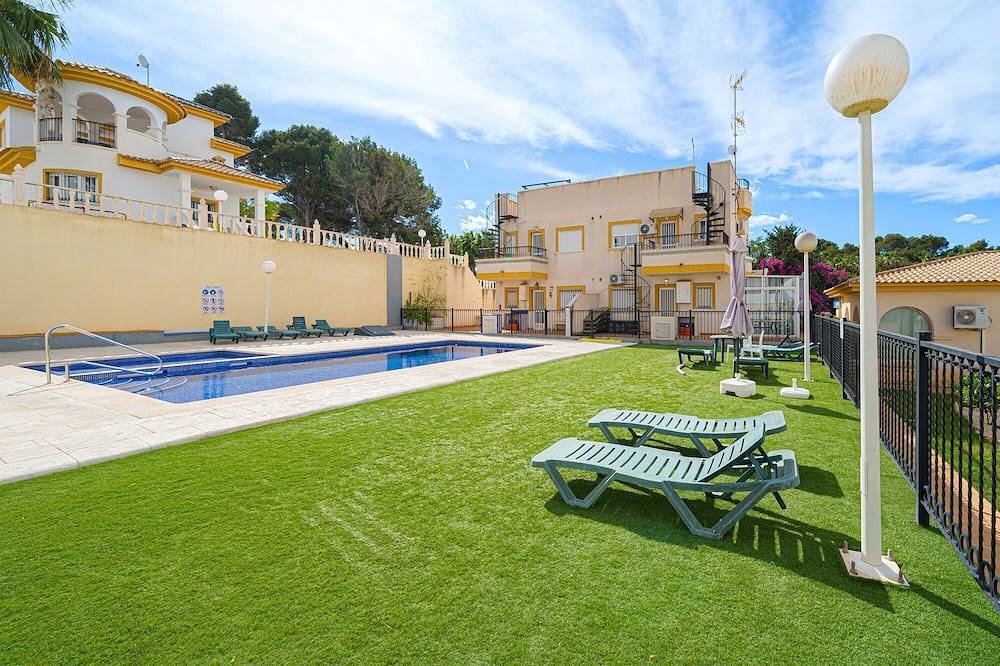 Apartamento entero, Apartamento 'Villamartin' con piscina compartida, Wi-Fi y aire acondicionado in Monte Golf, Orihuela