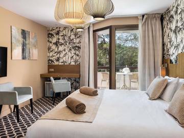 Hôtel pour 3 personnes, avec balcon ainsi que sauna et piscine à Flassans-sur-Issole