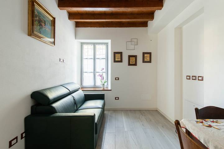 Gîte pour 4 personnes, avec terrasse dans Perledo