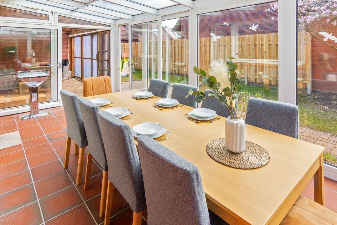 Geheel vakantieappartement, Vakantieappartement voor 8 personen met terras in Norddeich, Norden en omgeving