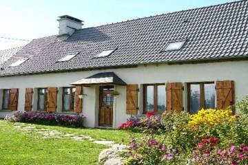 Chambre d’hôte pour 10 personnes, avec terrasse et jardin à Sarroux