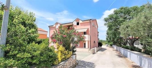 Gîte pour 2 personnes, avec terrasse à Gajac