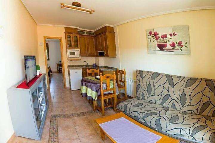 Casa rural para 3 personas, con piscina además de jardín y balcón - 1