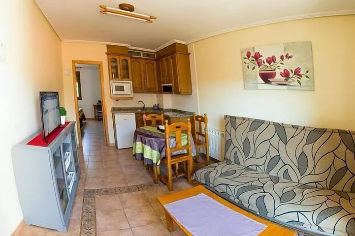 Gîte pour 3 personnes, avec piscine ainsi que balcon et jardin - 1