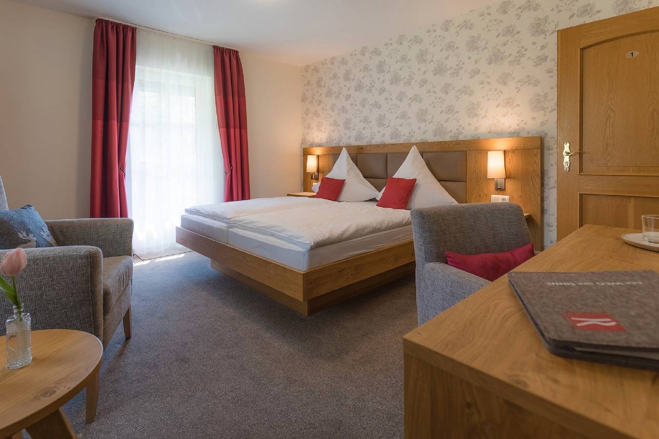 Zimmer 'Typ C Komfort-Doppelzimmer Mit Balkon' mit Gemeinschaftsterrasse und Wlan in Medebach, die Mittelgebirge