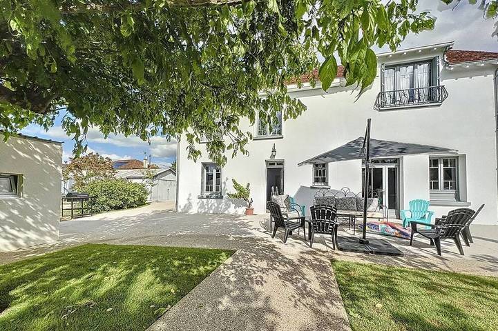 Location de vacances pour 12 personnes, avec Jacuzzi ainsi que Terrasse et Jardin à Saint-Aignan