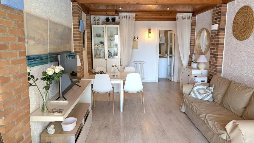 Apartamento entero, Apartamento 'Mar y Encanto' con piscina compartida, Wi-Fi y aire acondicionado in Cala dels Penyals (Miami Playa), Miami Playa