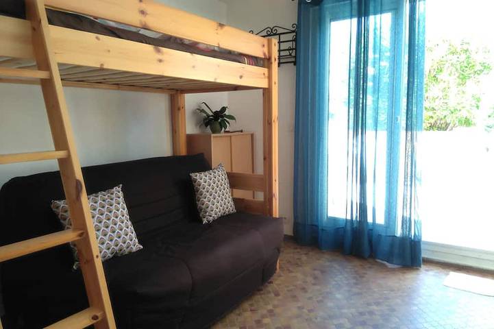 Entire apartment, Studio in a private residence with a parking close to the beach in Cap d'Agde, Agde