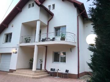 Cottage pour 10 personnes, avec jacuzzi et jardin dans Câmpina