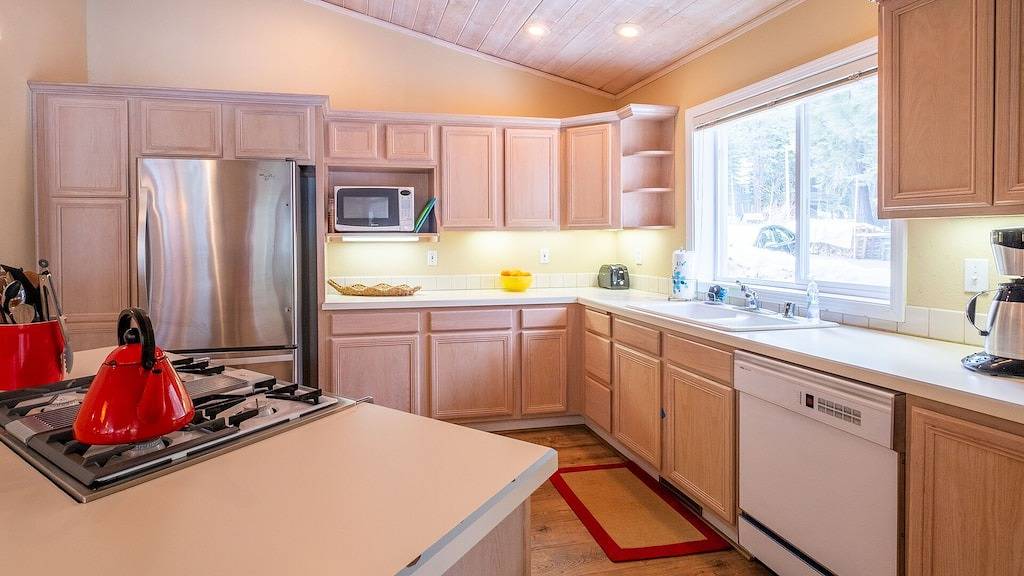 Drei Kiefern Tahoe Donner Hütte mit eigenem Whirlpool! in Truckee, Donner Lake