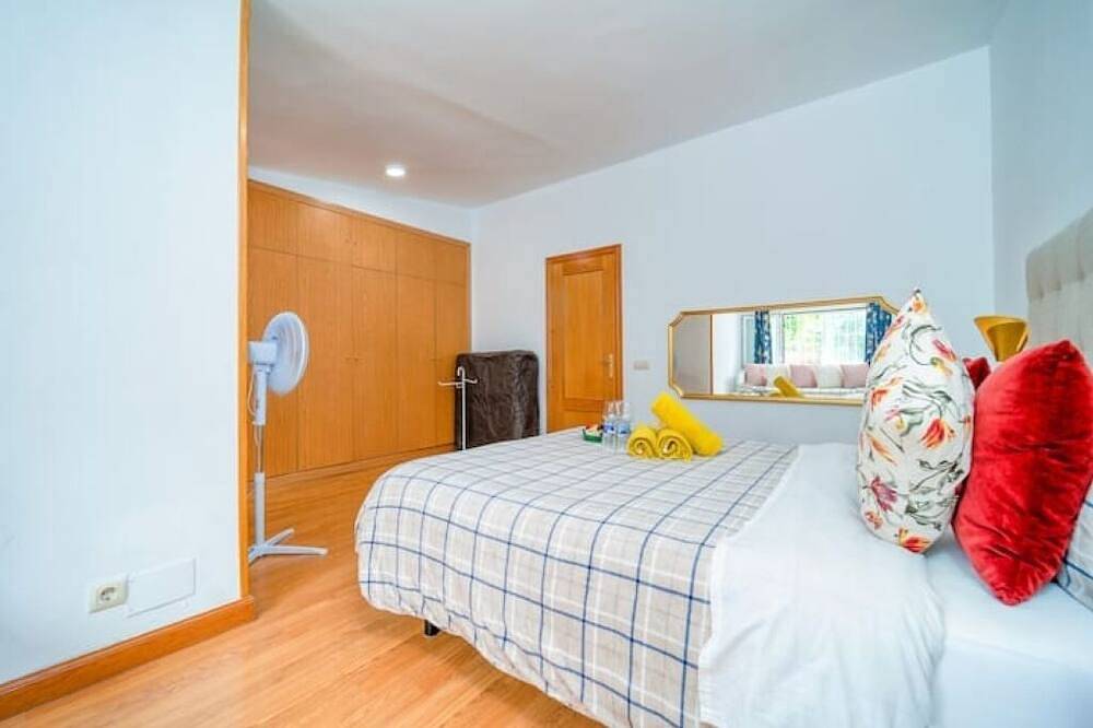 Casa Grande Casacafé 20 Personas in Pozuelo de Alarcón, Madrid Province