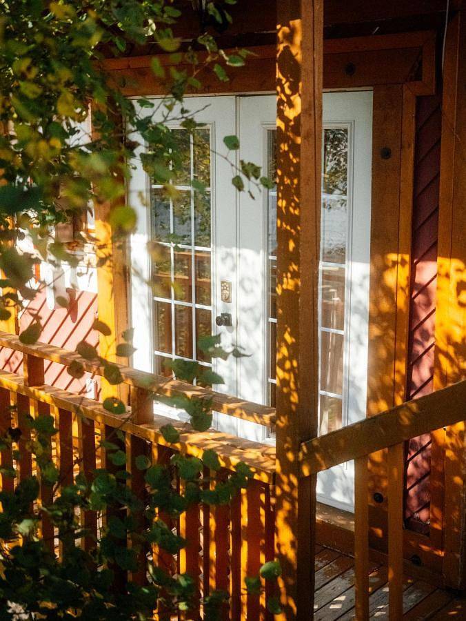 Chambre d’hôte pour 2 personnes, avec vue ainsi que terrasse et vue sur le lac, animaux acceptés dans Sainte-Rose-du-Nord - 2