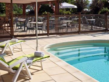 Hôtel pour 2 personnes, avec terrasse ainsi que vue et piscine à Trélissac
