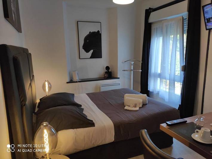 Hôtel pour 2 personnes, avec terrasse dans Chooz - 4