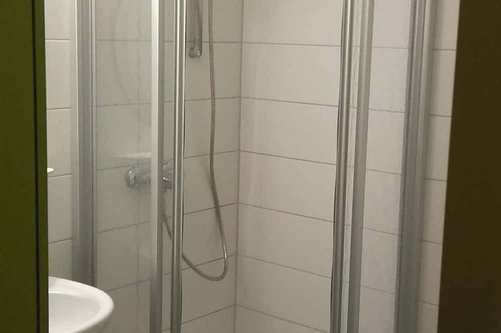 Ganze Wohnung, Geräumiges 2-Raum-Appartement (40qm) mit Balkonzugang und kostenfreiem Wlan in Bad Königshofen i.Grabfeld, Franken