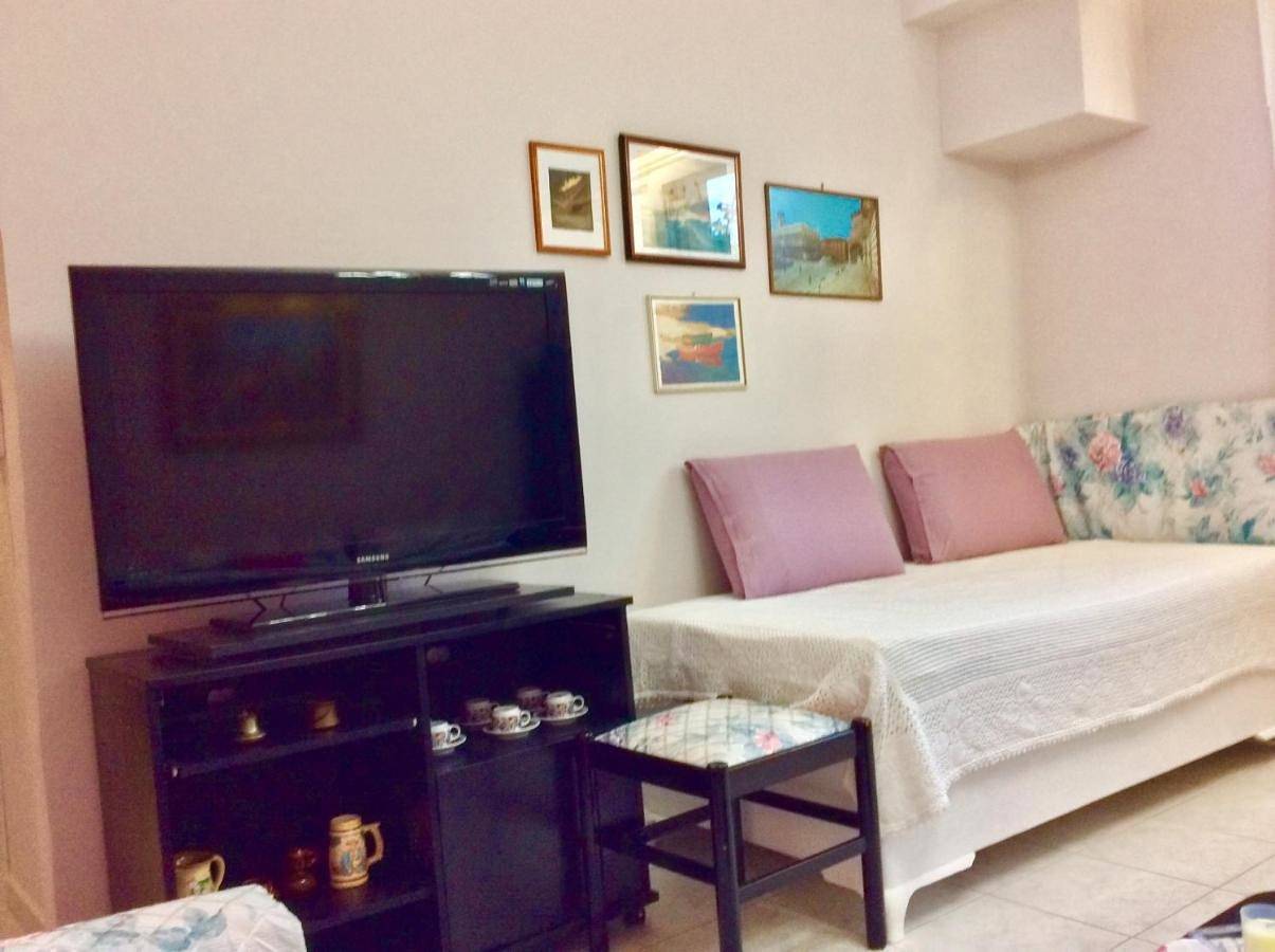 Family holidays, near Athens, airport, port and sea in Artemi, Côte est de la région de l'Attique