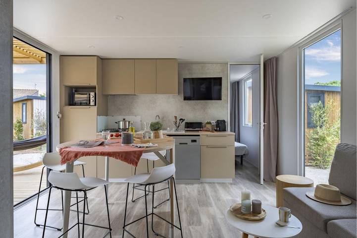 Mobil home pour 6 personnes, avec terrasse ainsi que piscine et jardin, adapté aux familles à Portiragnes - 4