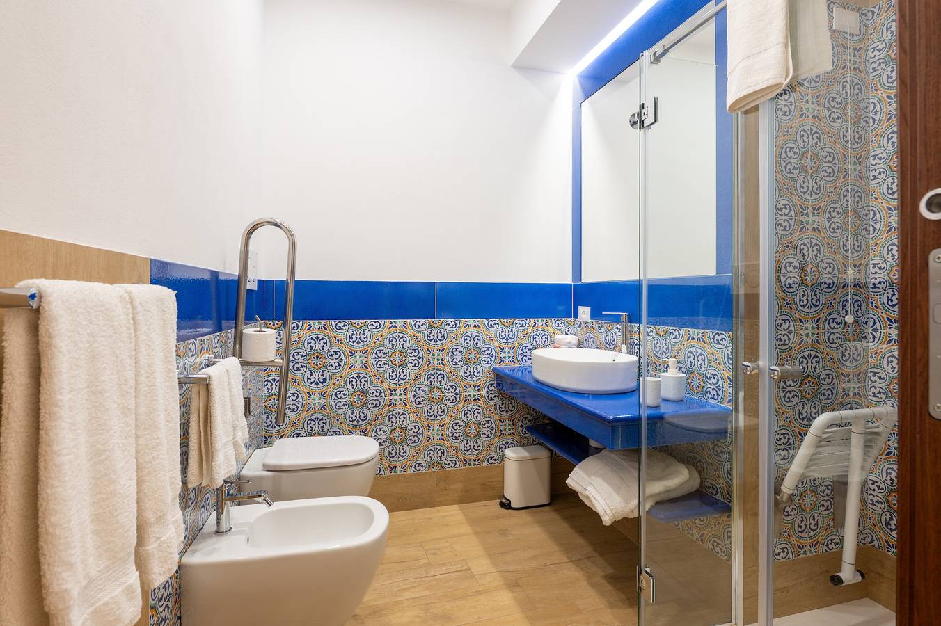 Camera Matrimoniale Accessibile con Balcone, Wi-Fi e Aria Condizionata in Caccamo, Provincia di Palermo