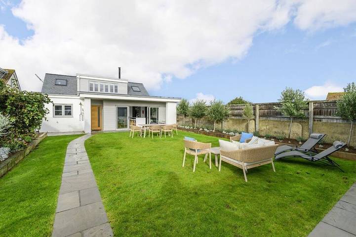 Beach house for 10 people, with garden in West Wittering