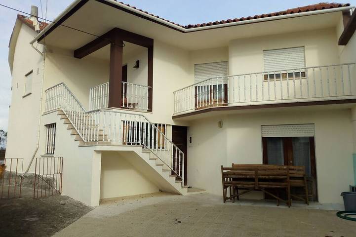Gîte pour 9 personnes, avec Balcon ainsi que Jardin et Piscine