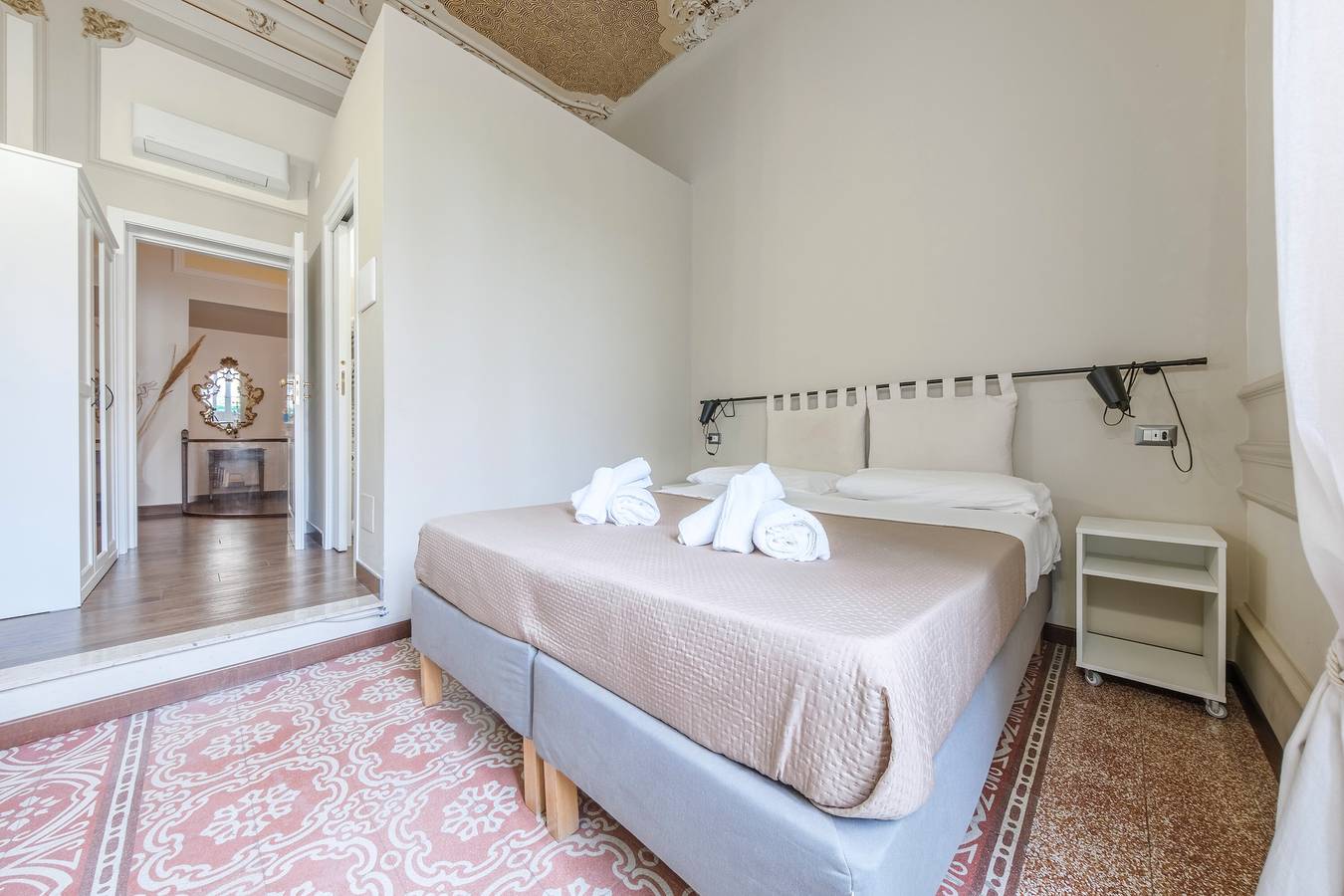Chambre d'époque '1923' avec balcon, Wi-Fi et climatisation in Messina, Province de Messina