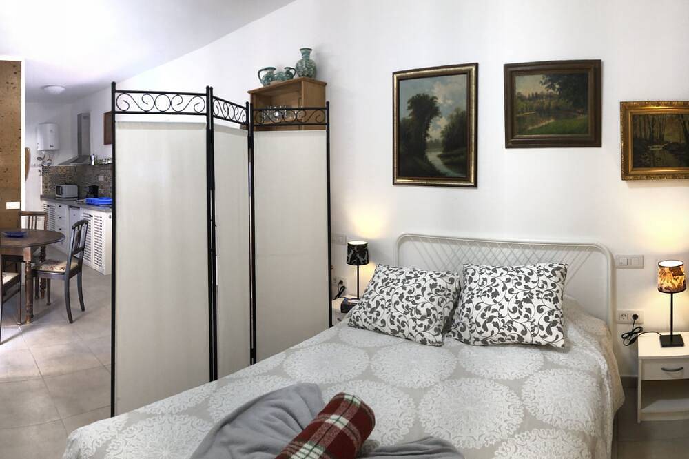 Ganze Wohnung, Dorfshaus komplett renoviert 4 Appartements mit Innenhof in Arico Viejo. B in Arico Viejo, Arico