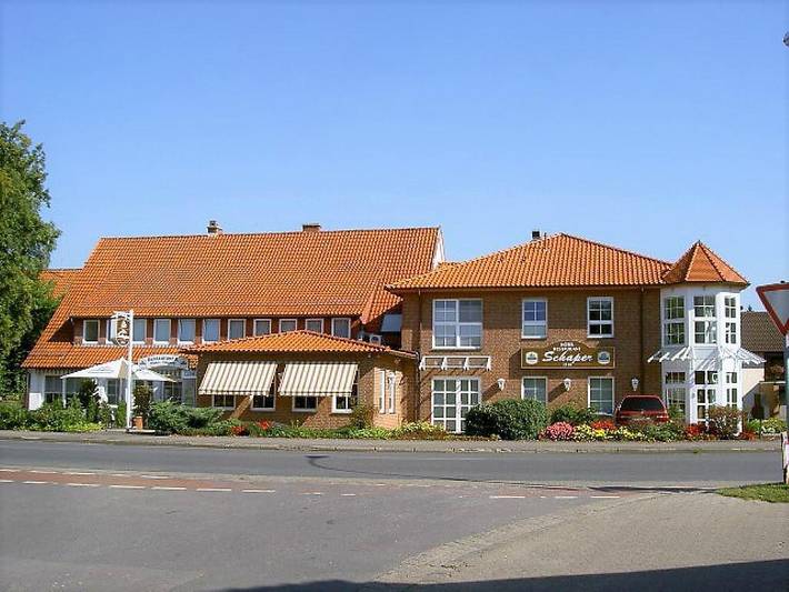 Hotel, mit Garten