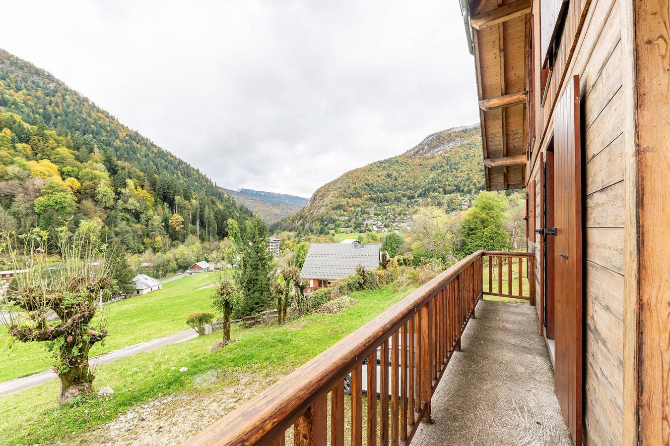 Chalet 'Le Revers' mit Bergblick, privater Terrasse und eigenem Garten in Aillon-le-Jeune, Chambéry und Umgebung