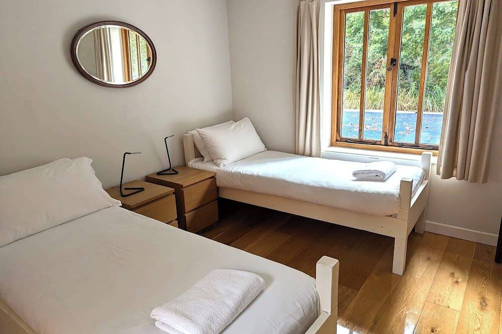 * Listado nuevo * Hermosa cabaña, se admiten perros, piscina compartida y cancha de tenis in Sussex Occidental