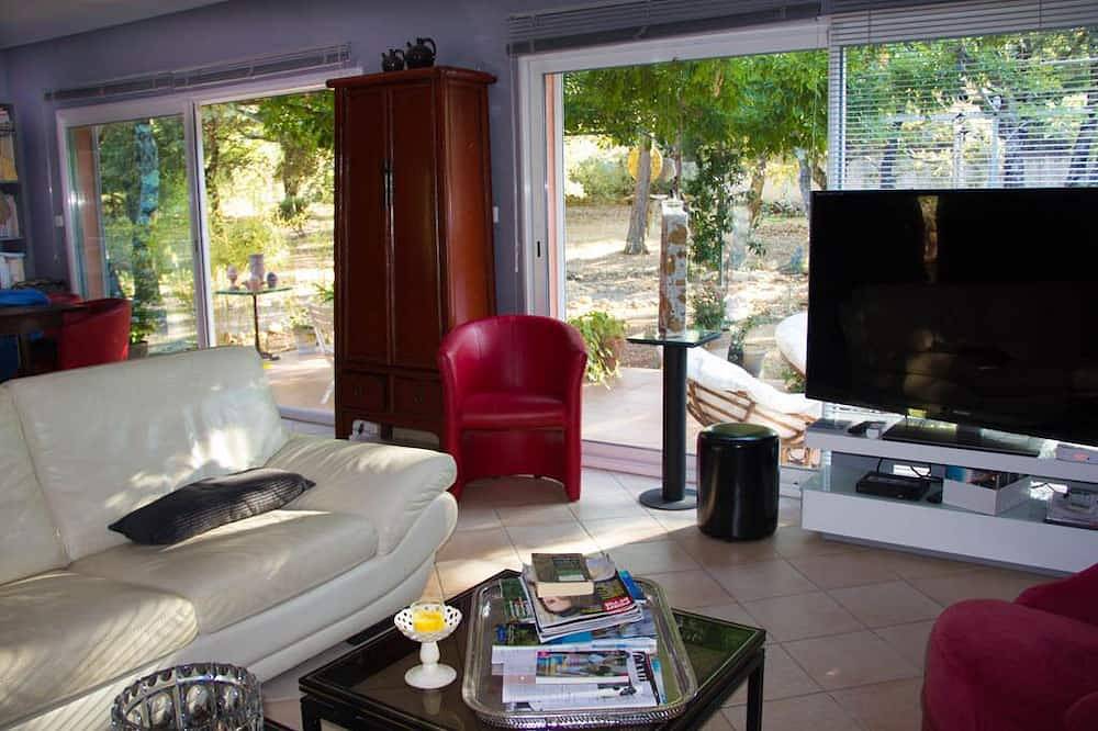 Cómoda casa de 3 recamaras 3 baños gran piscina tranquila. in Tourtour, Region de Draguignan