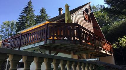 Gîte pour 6 personnes, avec terrasse et piscine ainsi que jardin et jacuzzi à Beaulieu