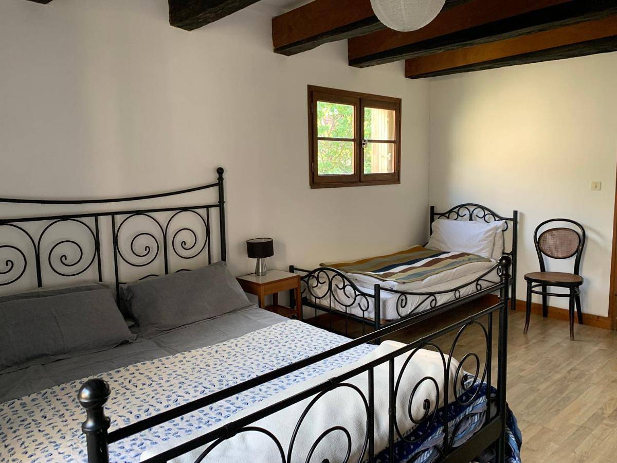 Appartement entier, One-Bedroom Apartment in Saint-Vincent-Rive-d'Olt, Quercy