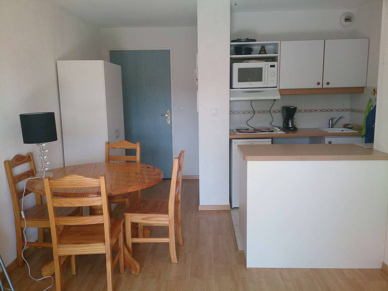 Ganze Wohnung, Kontakt: Charmante Wohnung mit Garten, Pool und eigenem Parkplatz in Vaux-sur-Mer, Côte de Beauté